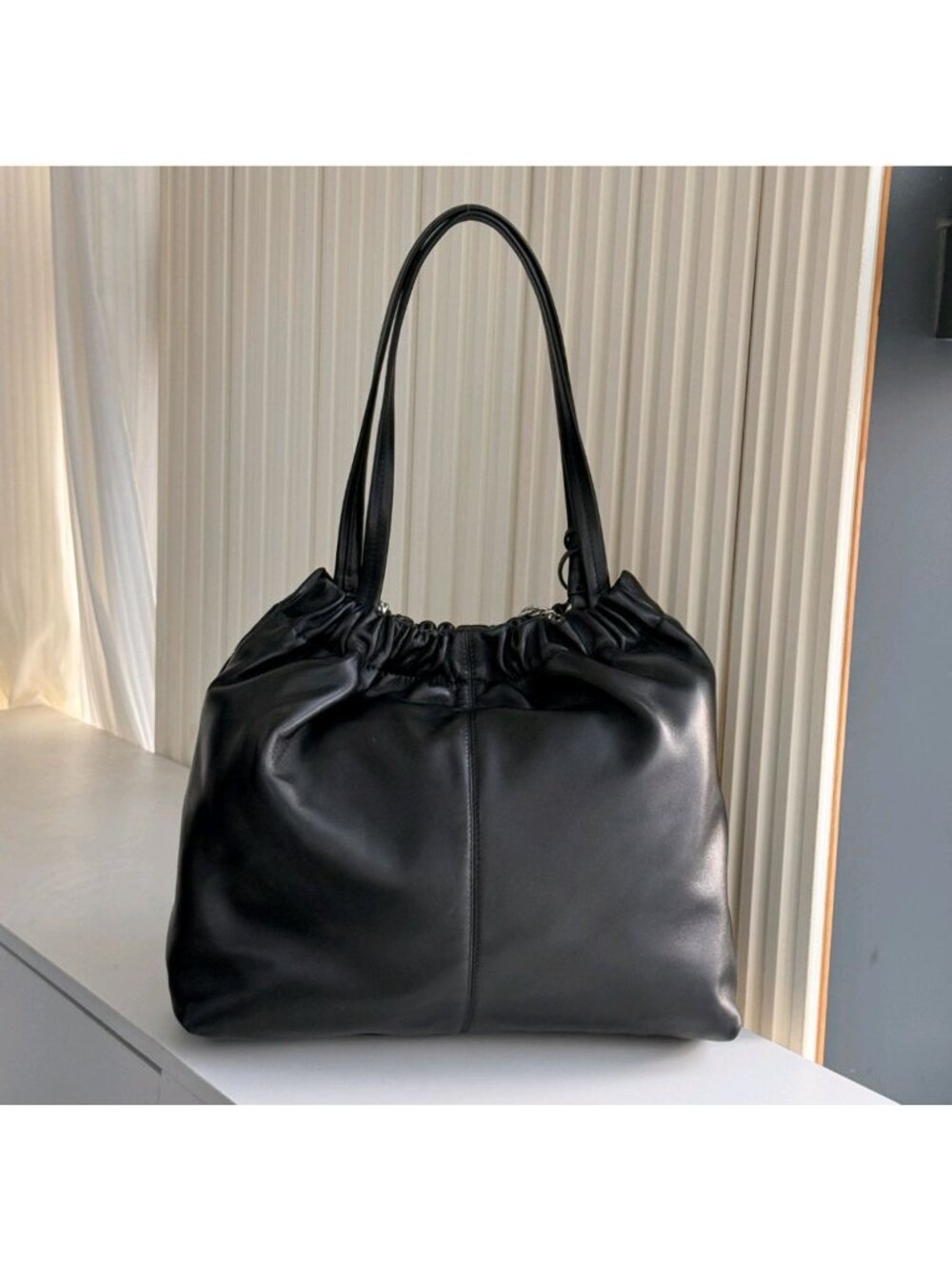 Marc Jacobs The Cristina Chain-Embellished Drawstring Leather Tote Black OS - Picture 2 of 12